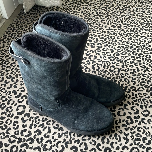 Uggs - Picture 1 of 16
